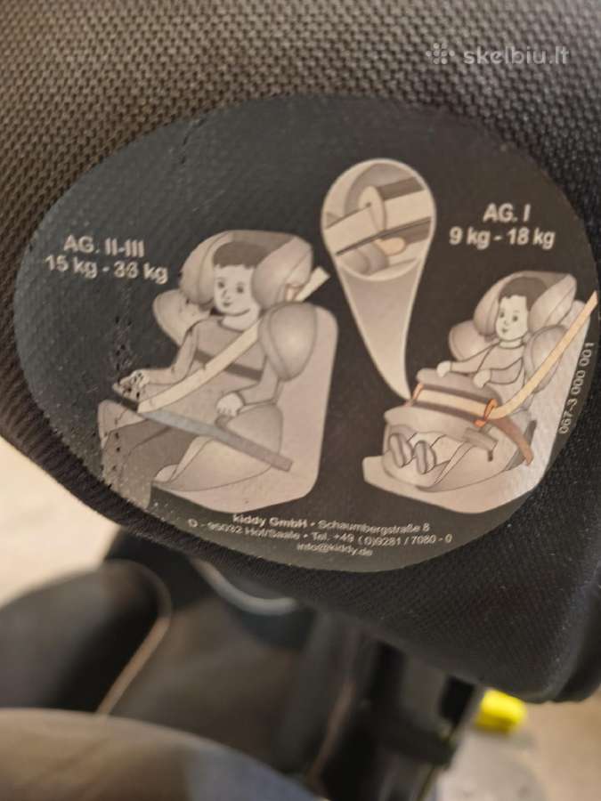 Dvi vaikiškos automobilinės kėdutės su isofix