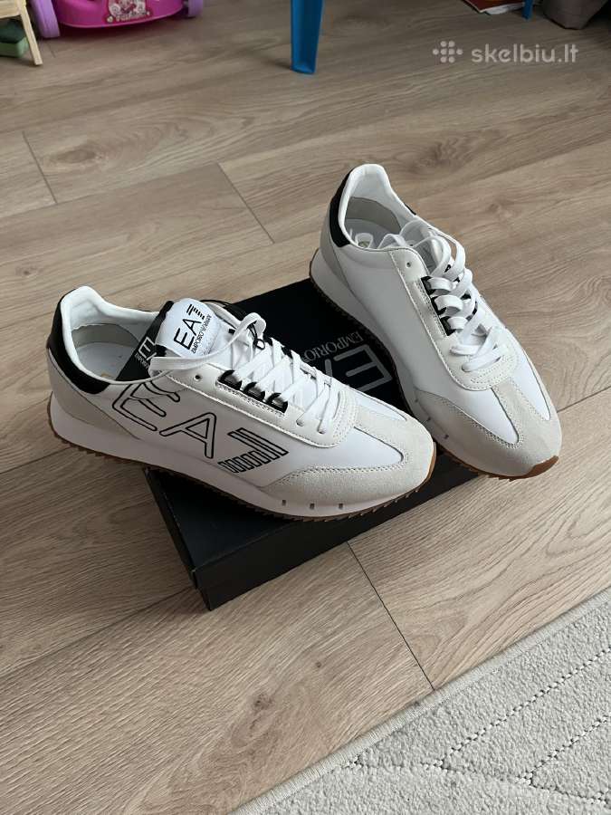 Emporio Armani kėdai