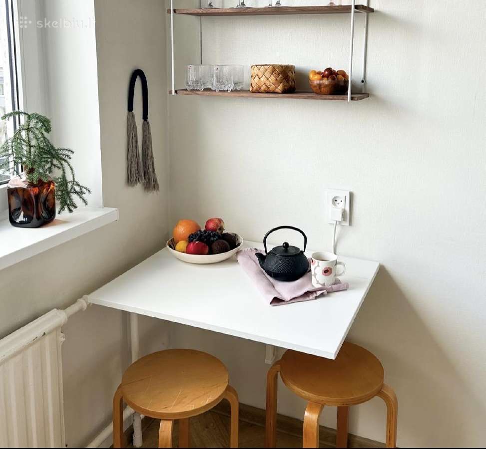 Pakabinamas Ikea staliukas