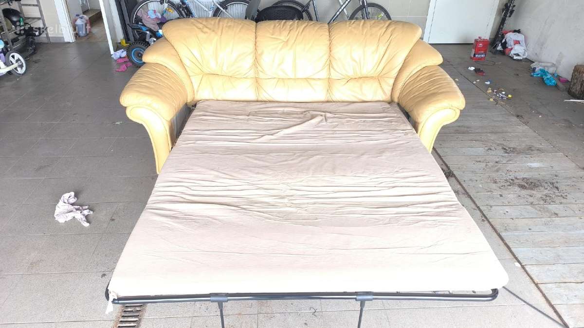 Itališka odinė sofa lova