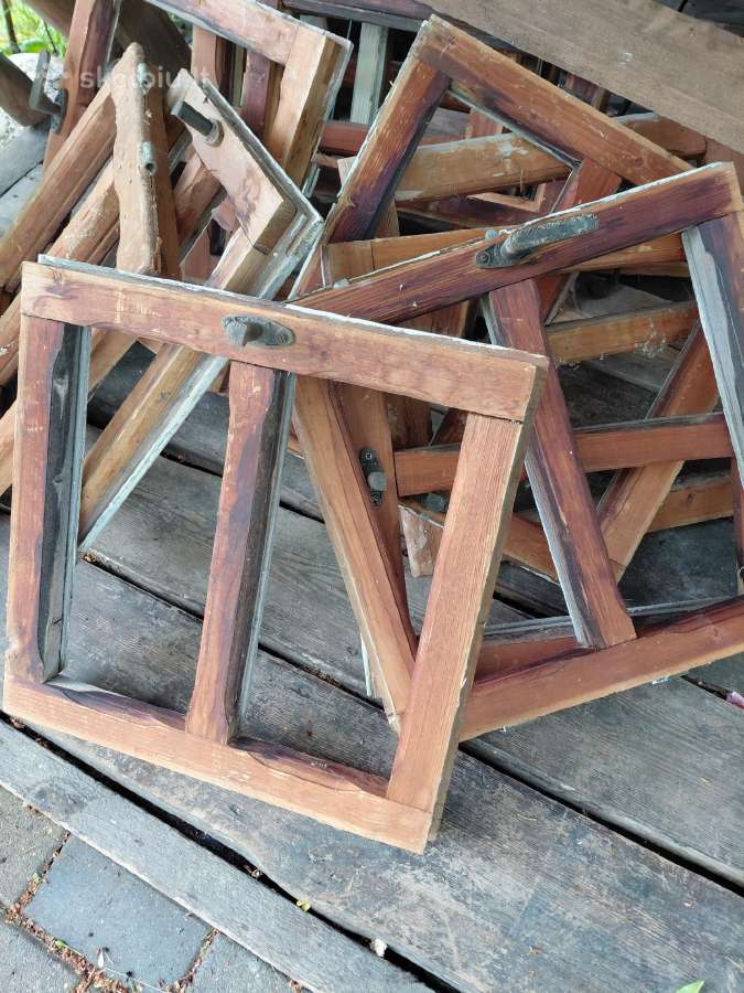 Naudoti langų remai maži tiktų narvams
