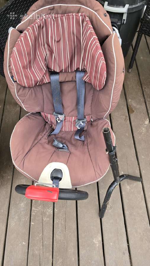 Atiduodu automobilinę kėdutę su isofix