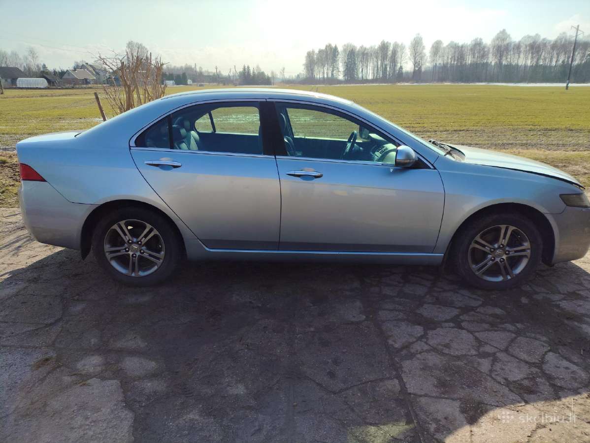 Parduodamas auto su variklio defektu.