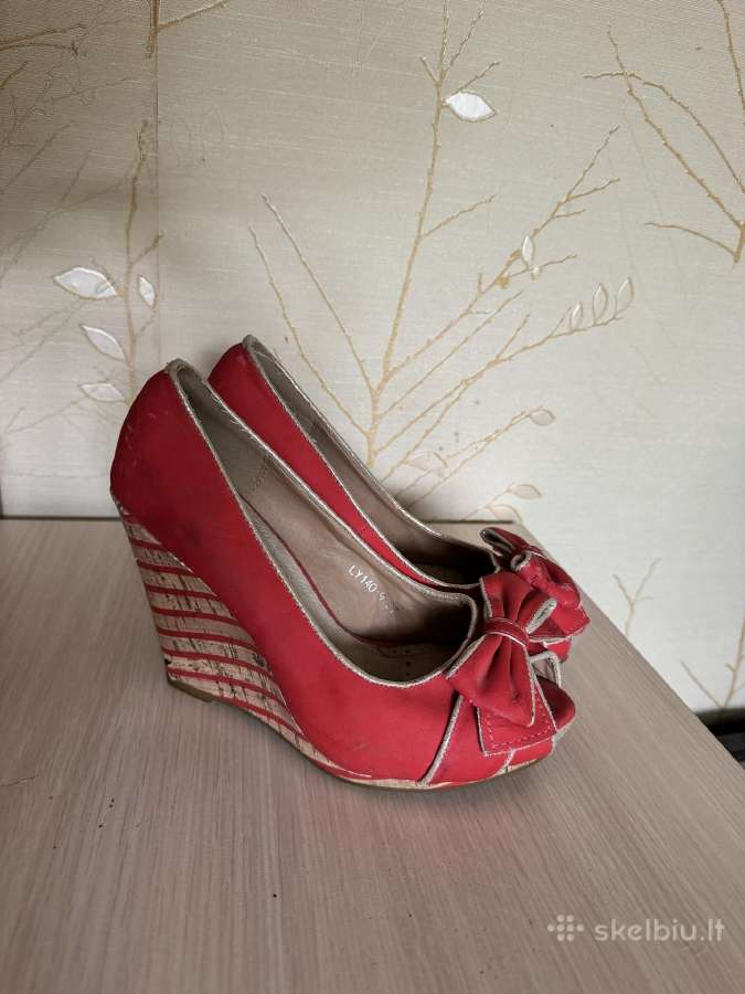 Raudoni Bateliai