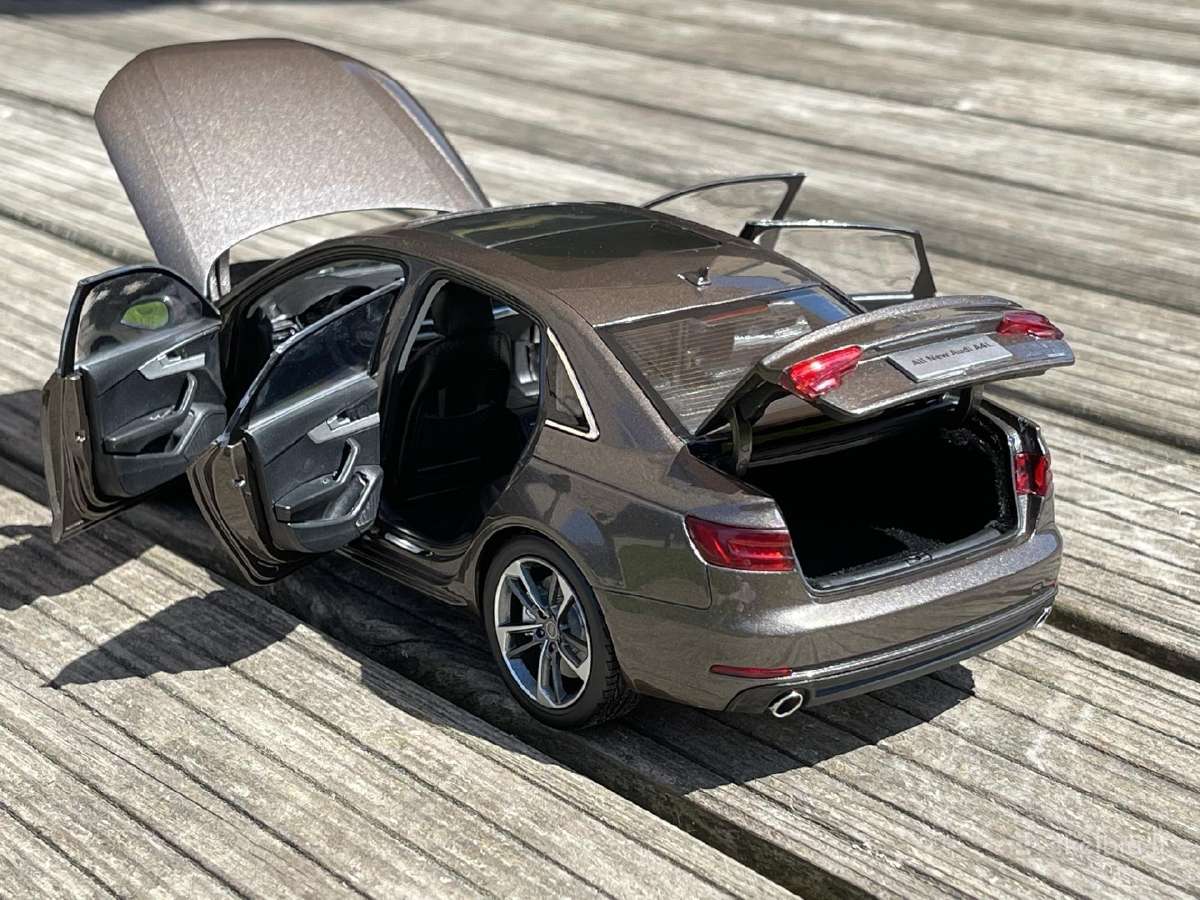 Modelis 1:18 dilerinis Audi A4 B9
