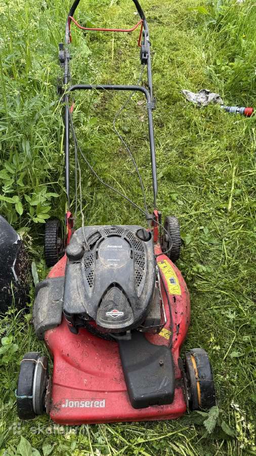 Žoliapjovė Briggs and Stratton variklis