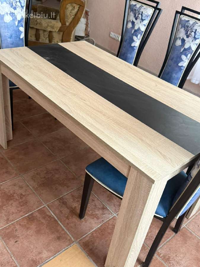 Parduodamos tvirtos kėdės 25 vnt ir stalai 6 vnt - nuotraukos Nr. 5