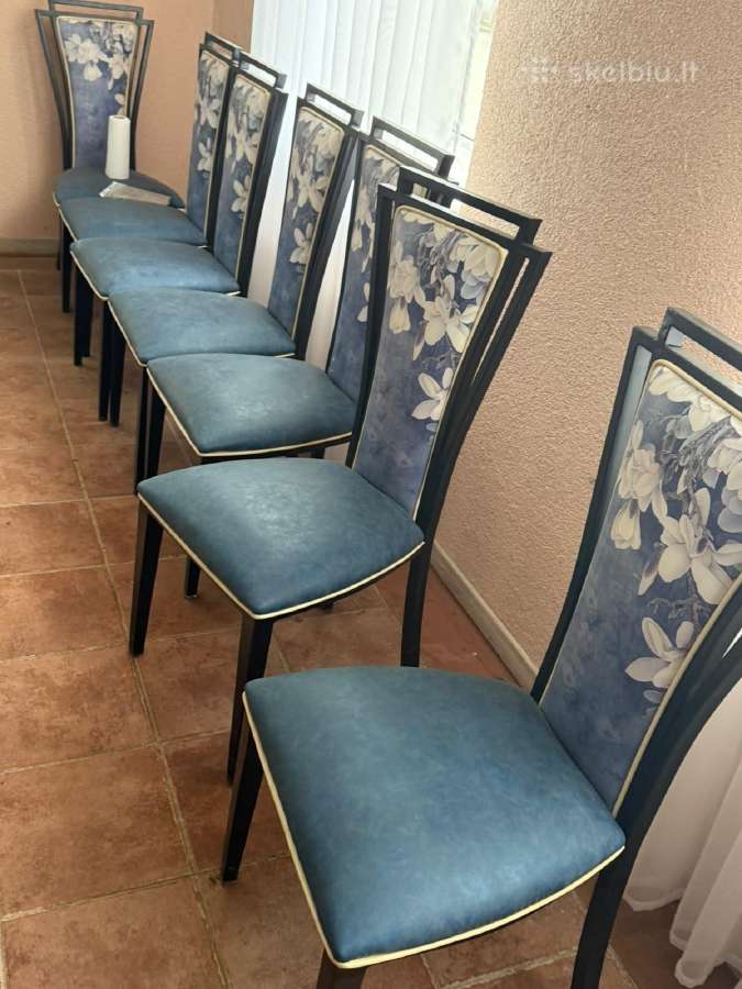 Parduodamos tvirtos kėdės 25 vnt ir stalai 6 vnt - nuotraukos Nr. 2