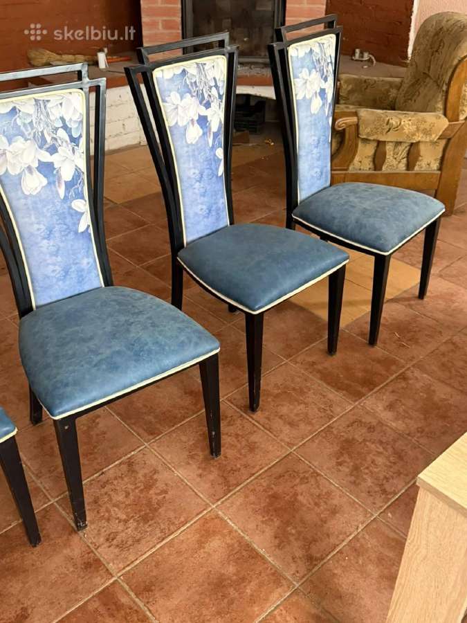 Parduodamos tvirtos kėdės 25 vnt ir stalai 6 vnt - nuotraukos Nr. 7
