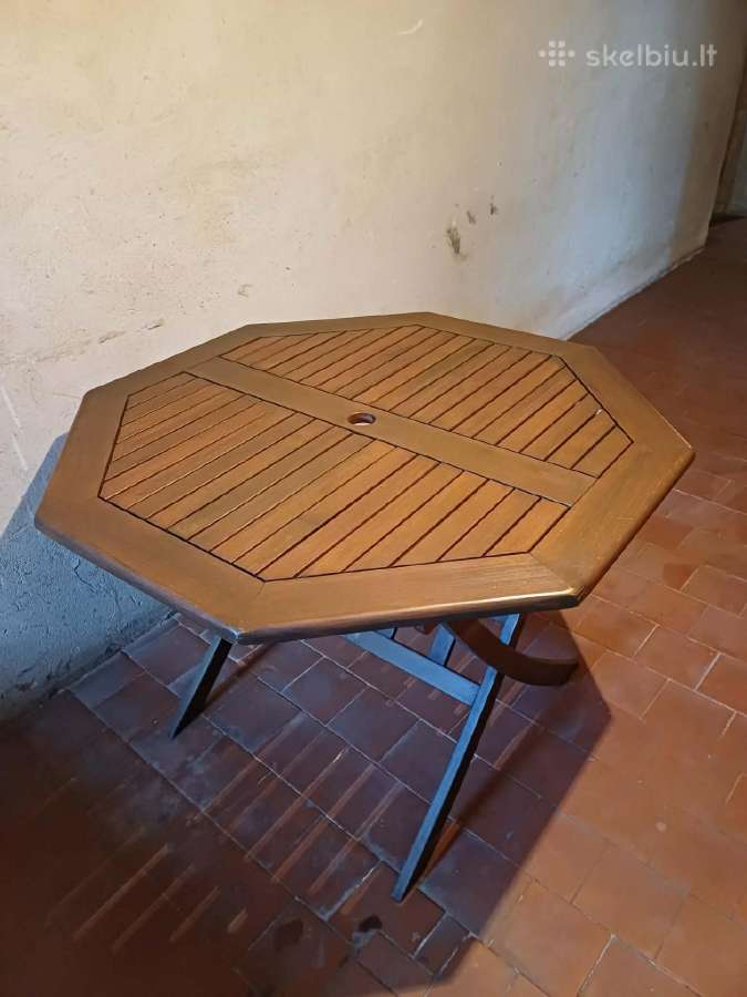 Lauko terasos stalas