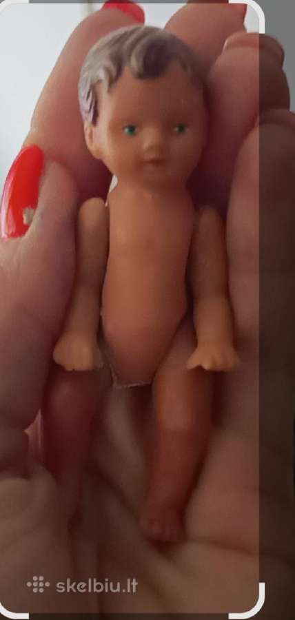 Tai sena, vintažinė mini lėlytė, dažnai vadinama "