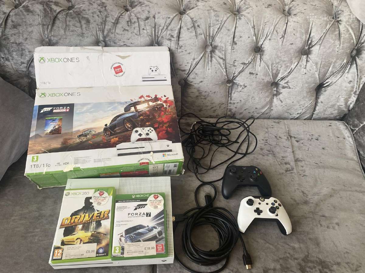 Puikios būklės Xbox One S 1tb + 2 pulteliai + žaid