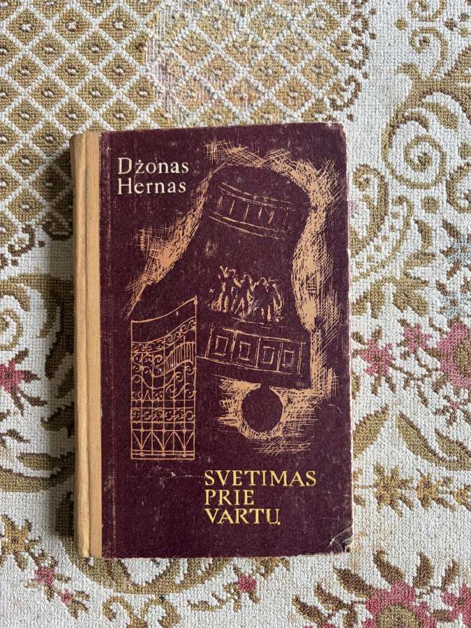 Džonas Hernas – Svetimas prie vartų