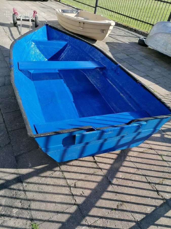 Parduodama plastikinė valtis
