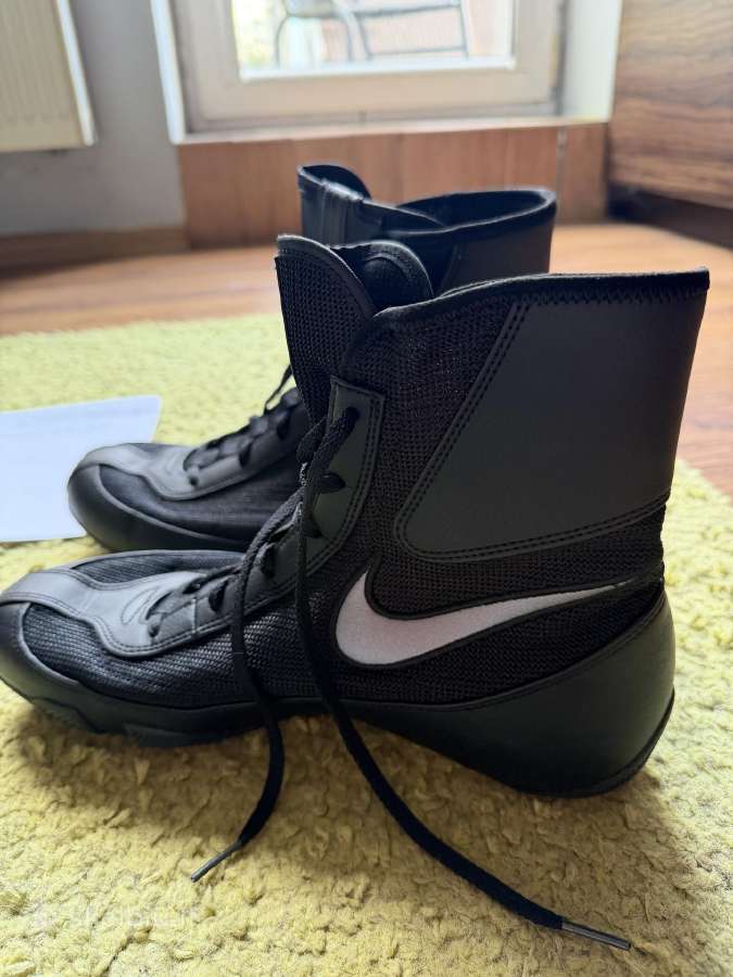 Nike machomai 2