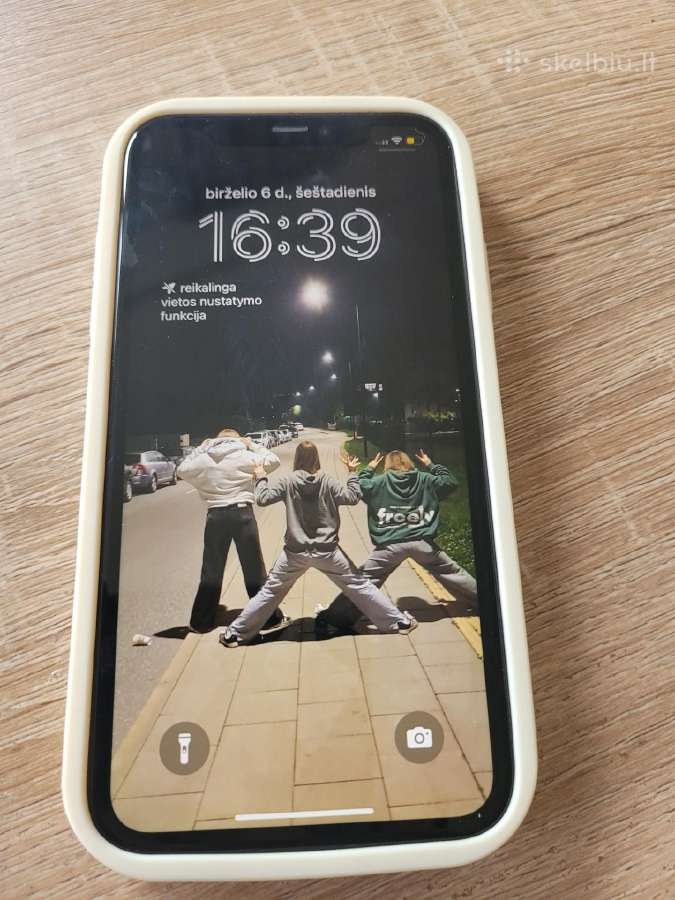 iPhone 11 , 128 GB.