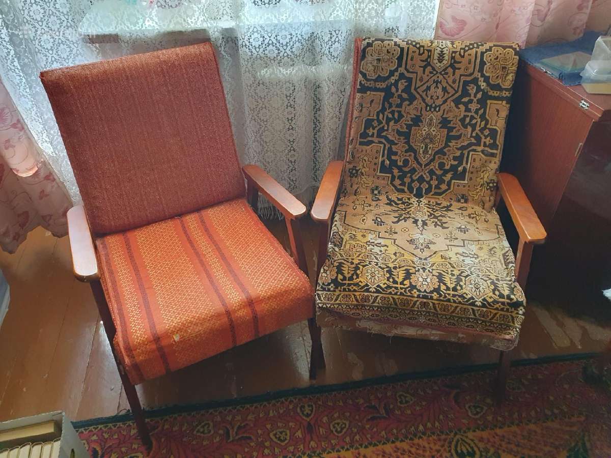 Du vintažiniai foteliai ir sofa