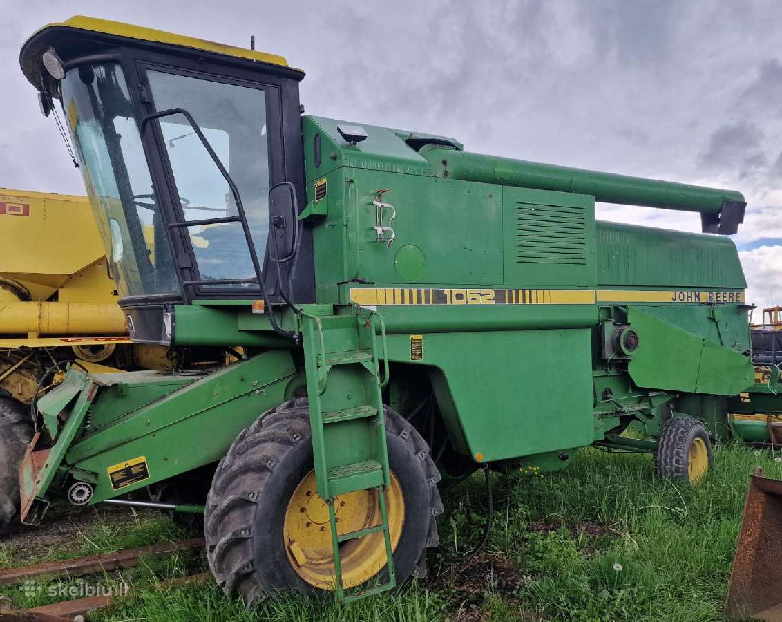 John Deere 1055