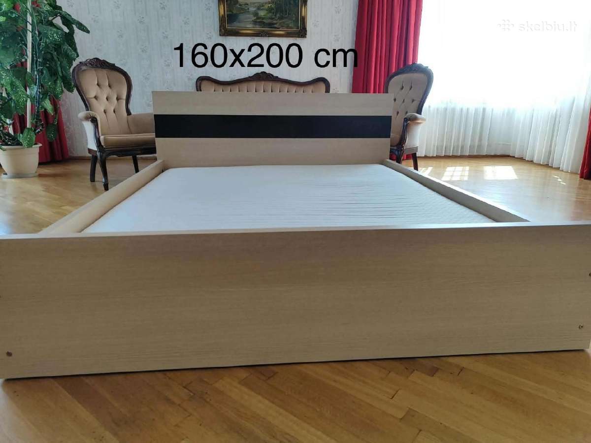 Lova su čiužiniu, komoda, 2 spintelės