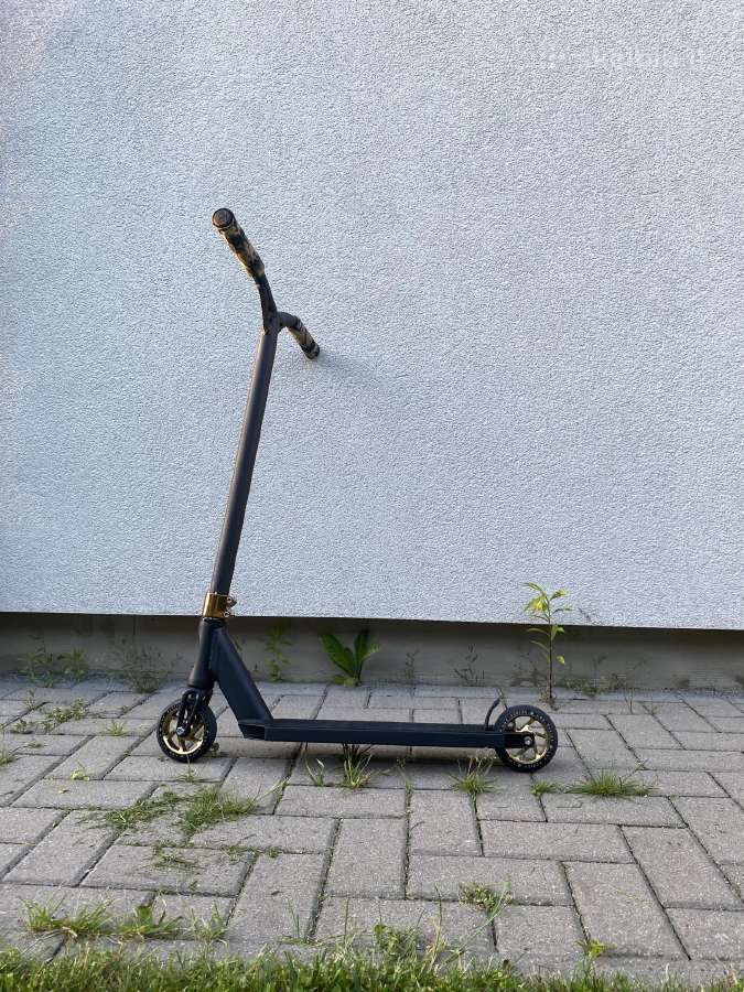 Striker triukinis paspirtukas - nuotraukos Nr. 2