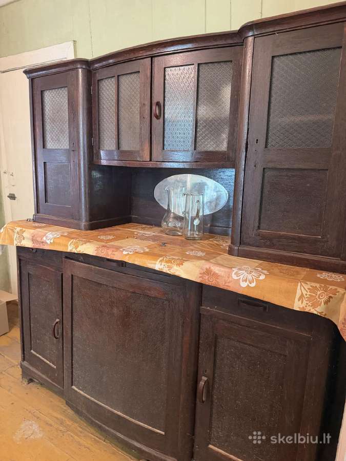 Labai senas bufetukas, spintelė