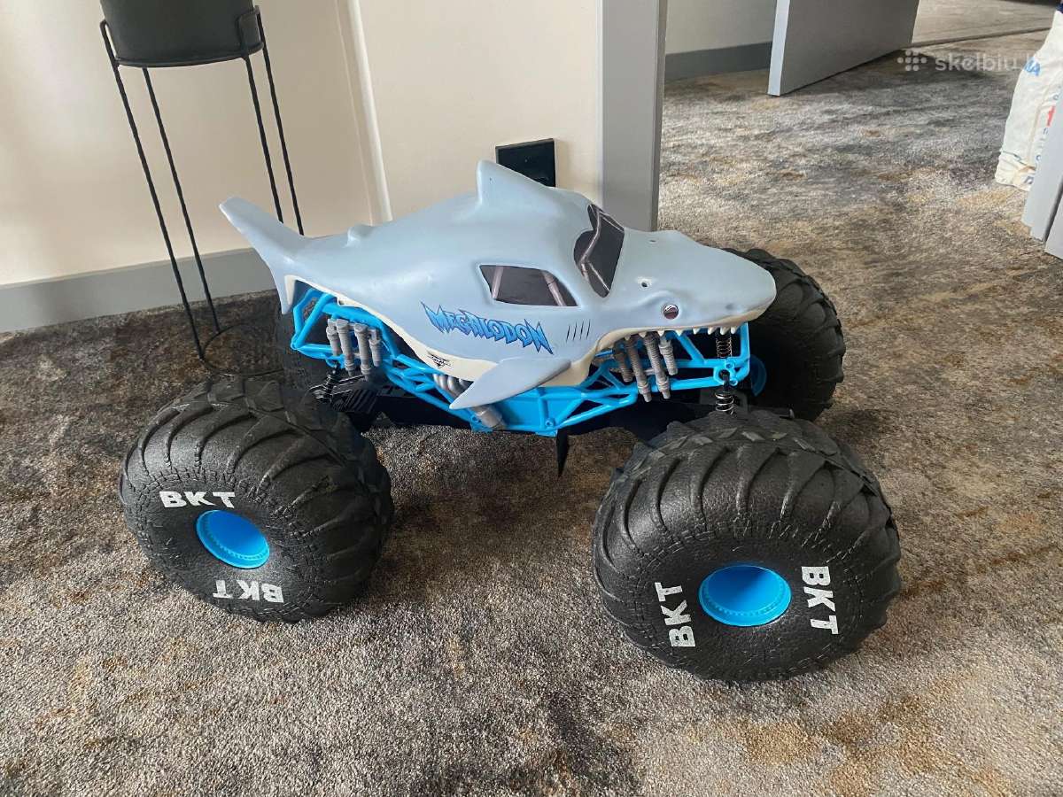 Radijo bangomis valdomas automobilis „monstras“