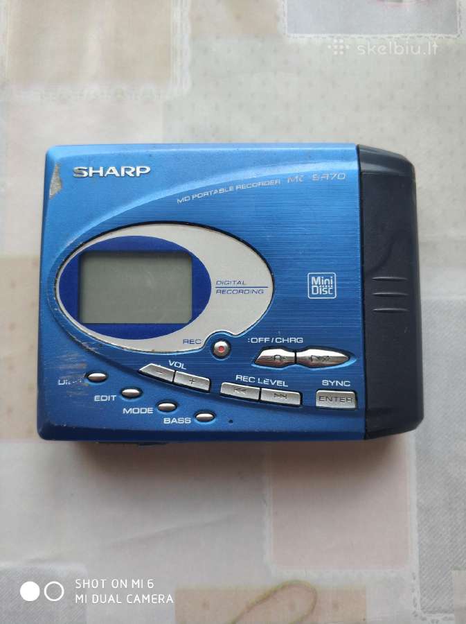 Sharp mini diskų grotuvas.