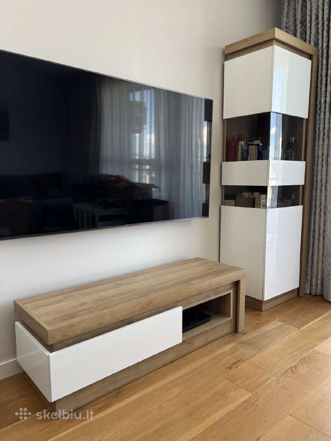 TV komoda su spintele