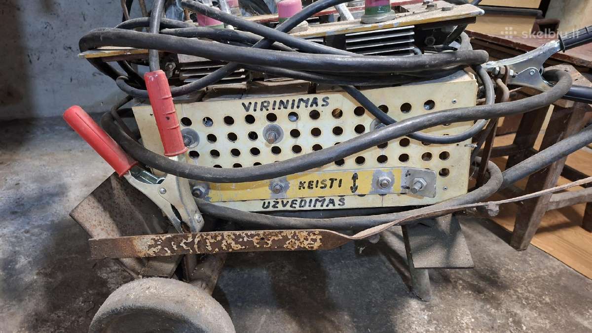 Suvirinimo aparatas su užvedimo funkcija