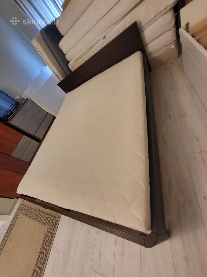 Lova su lonas ciuziniu