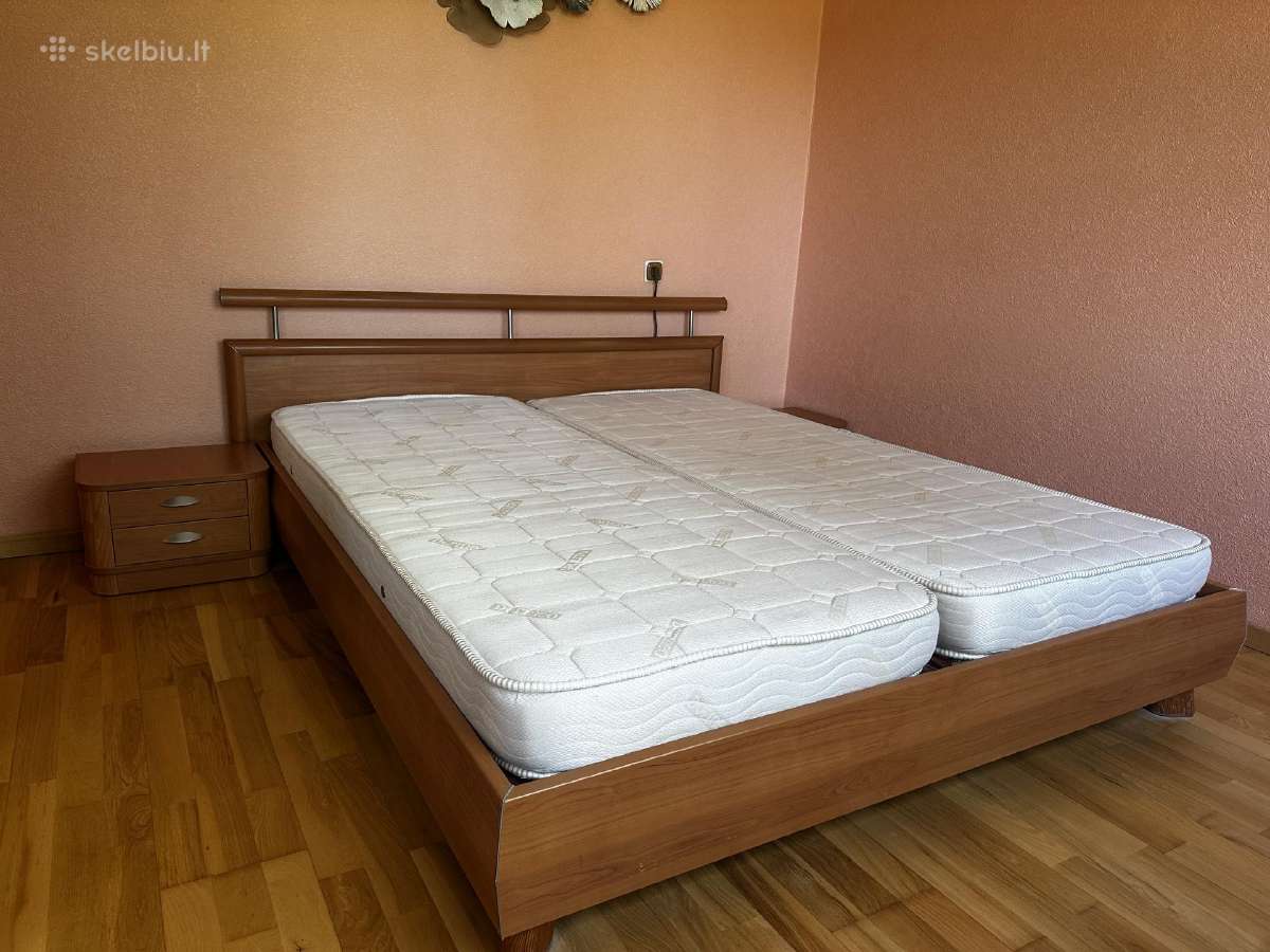 Lova su Dormeo čiužiniais ir spintelėmis