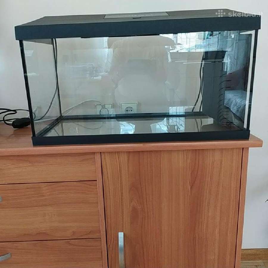 Parduodami du 54 ir 166 litrų akvariumai