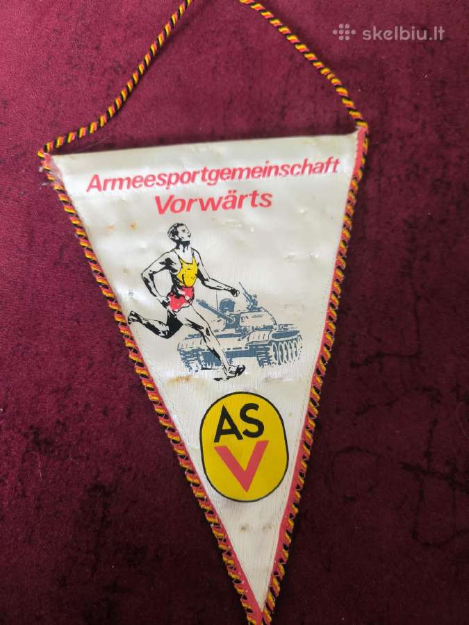 Rytų Vokietijos vimpelas