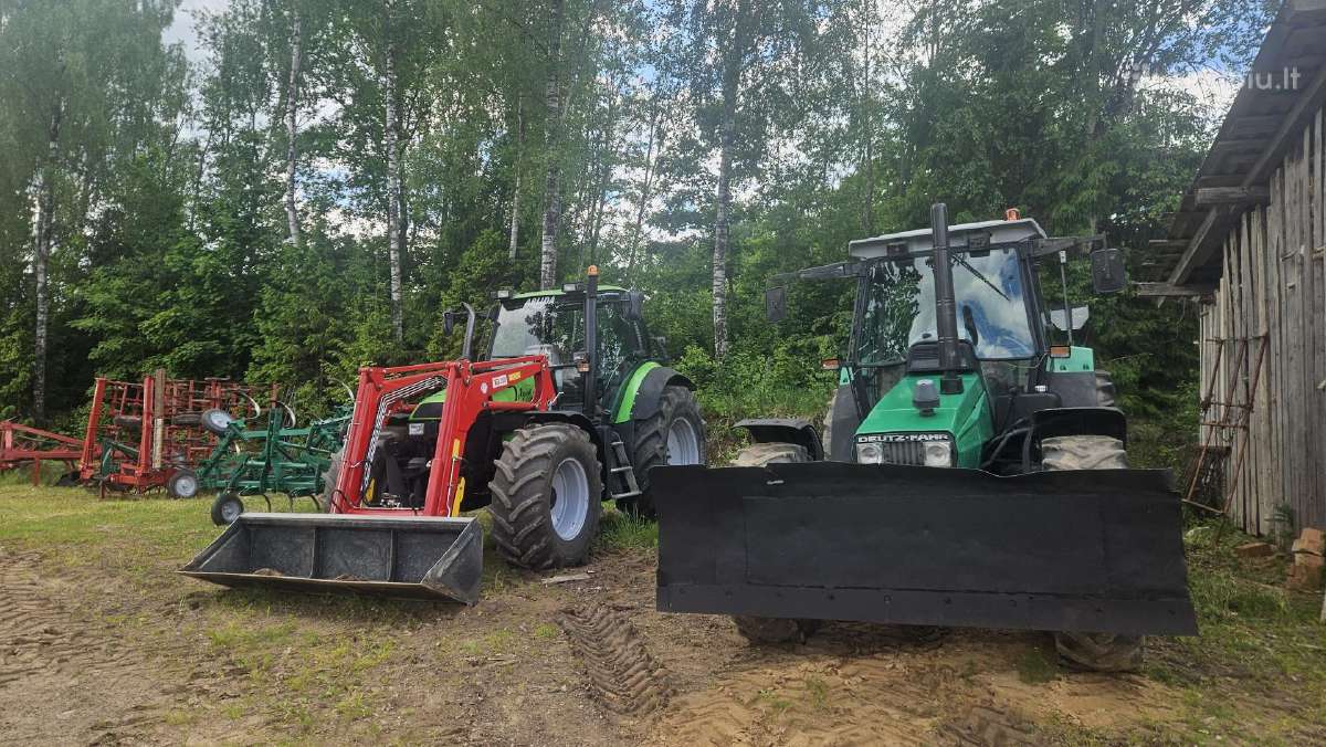 Ūkininkas išparduoda žemės ūkio techniką