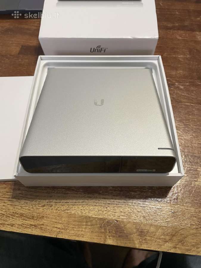 Ubiquiti Cloud Key Gen2 Plus, Up-floodlight