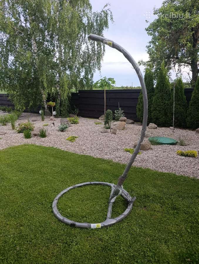 Parduodu krėslo stovą juodos spalvos