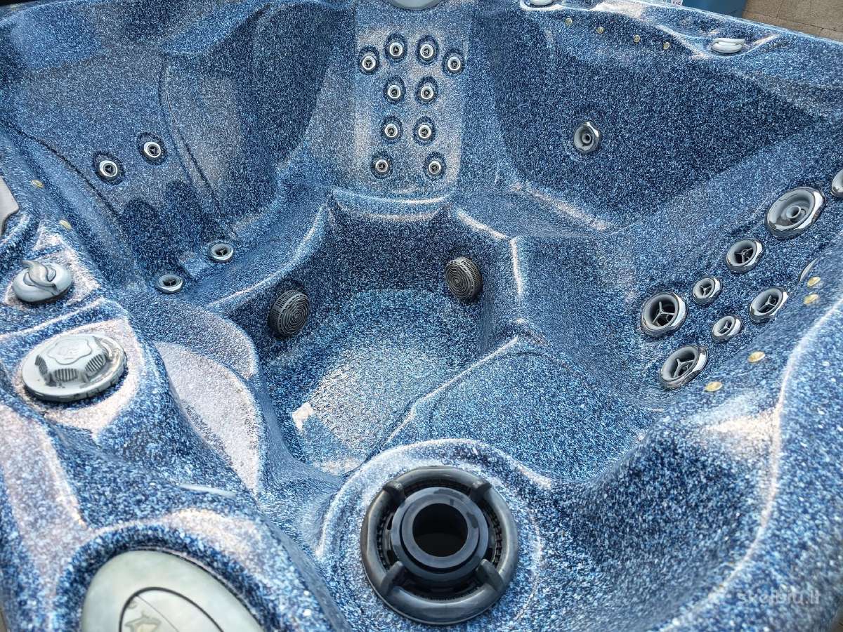 Lauko sūkurinė vonia/jacuzzi