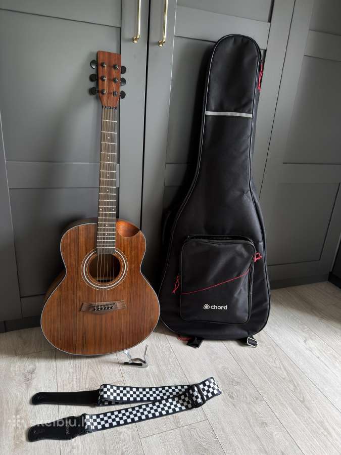 Gitara mažai naudota