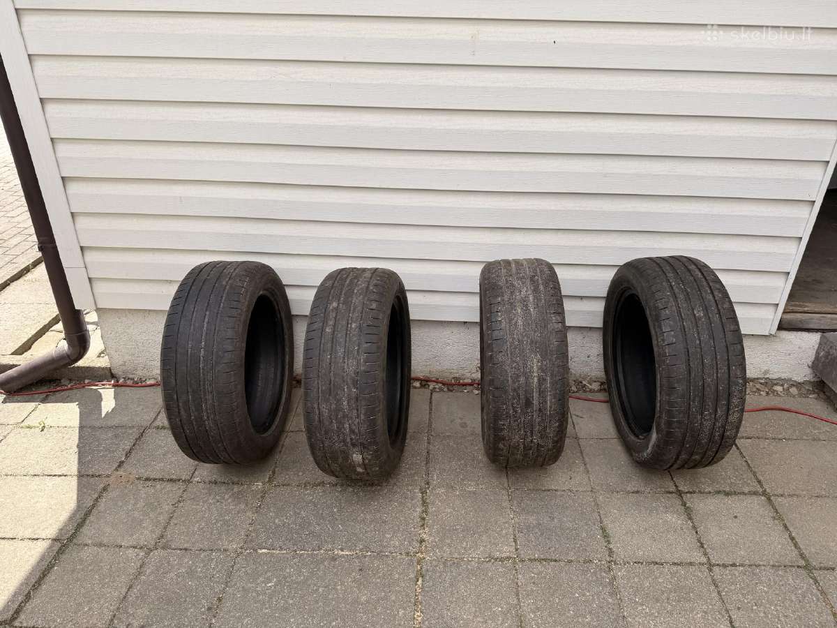 Dunlop Sport Maxx 2022 m. 215/55r17 98w~5 mm.