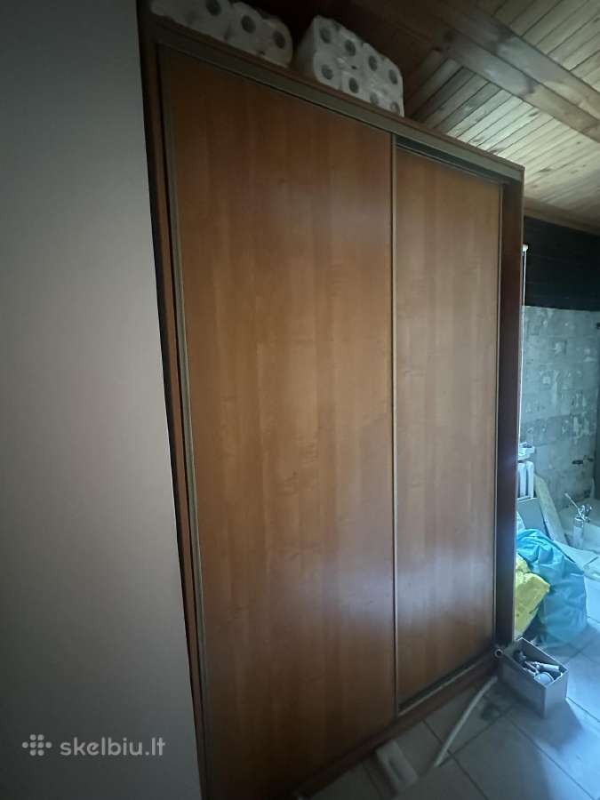 Parduodu aukštą spintą