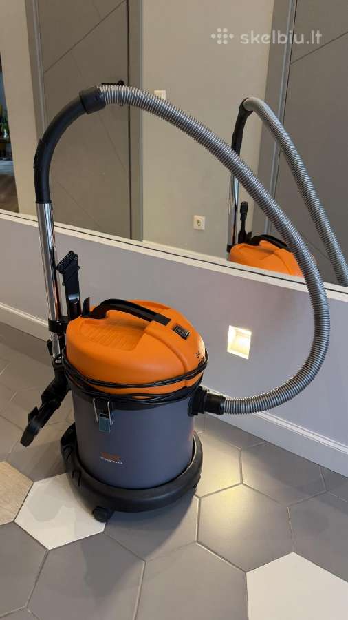 Trumpai naudotas 20l. talpos siurblys.