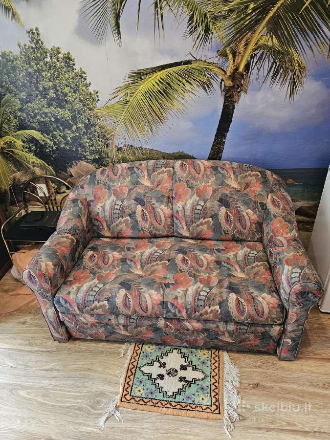Parduodama miegamoji sofa.