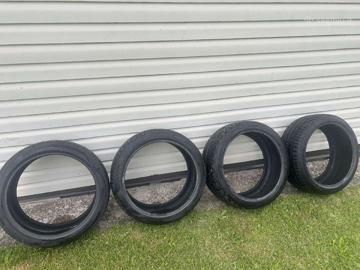 225/40 R18