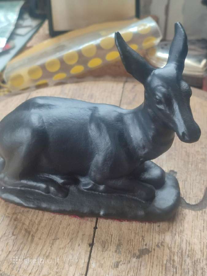 Stalino sunki statulėlė