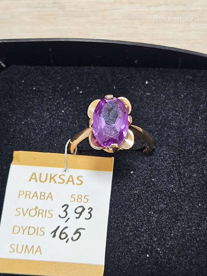 Auksinis žiedas - 373 Eur.