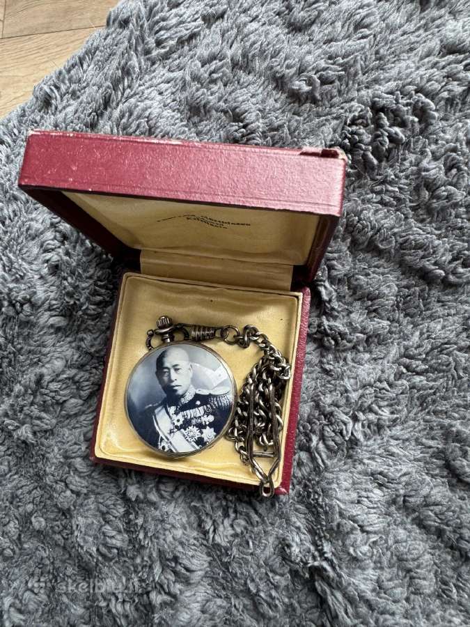 Vintažinis kišeninis laikrodis su grandinėle ir dė