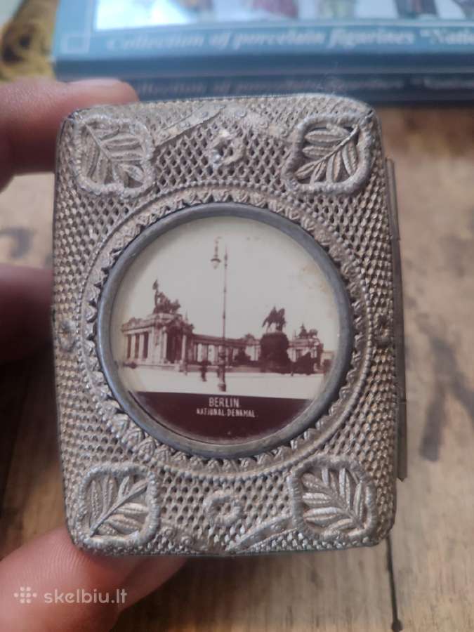 Antikvarinė vintažinė dėžutė iš 1920-1930m
