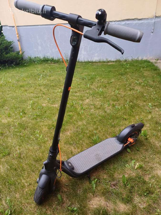Ninebot F40e elektrinis paspirtukas.
