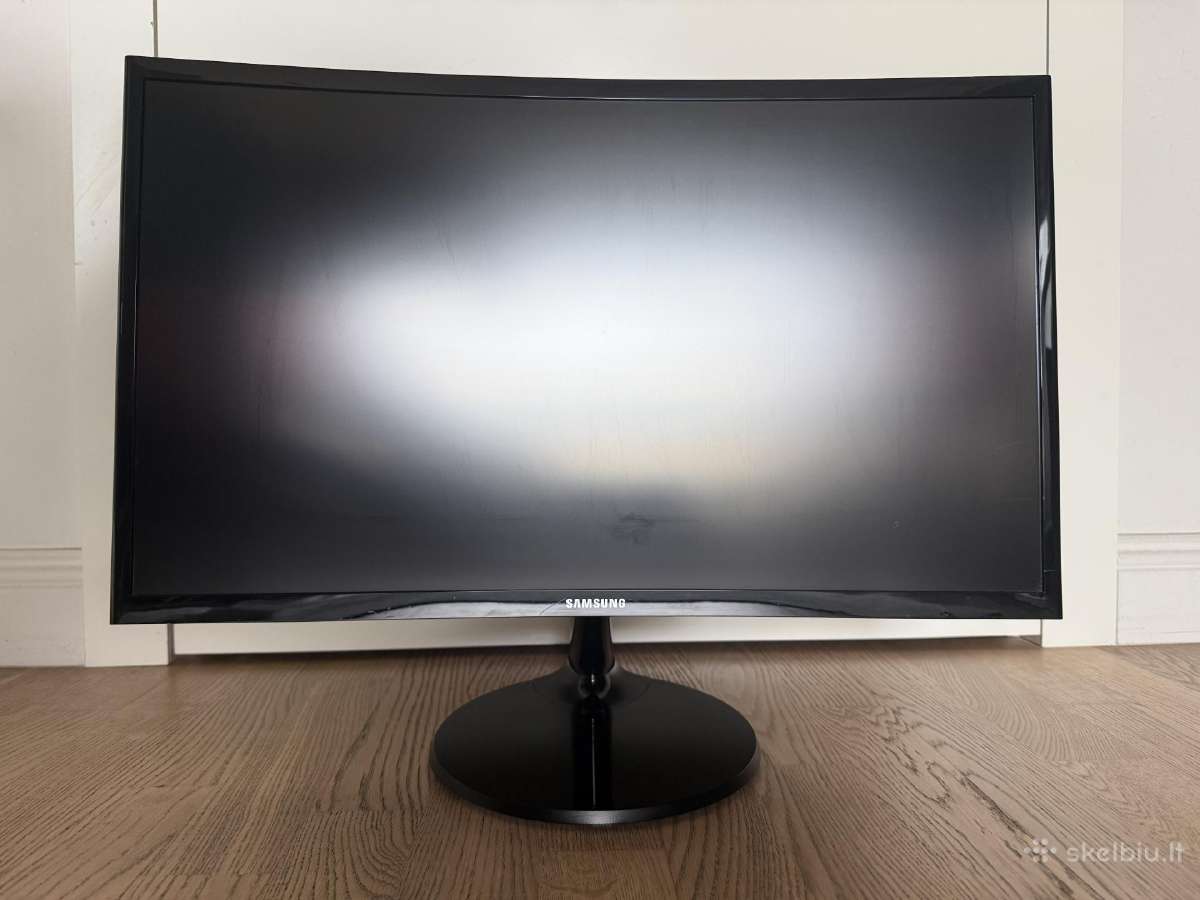 Samsung lenktas 24 colių monitorius