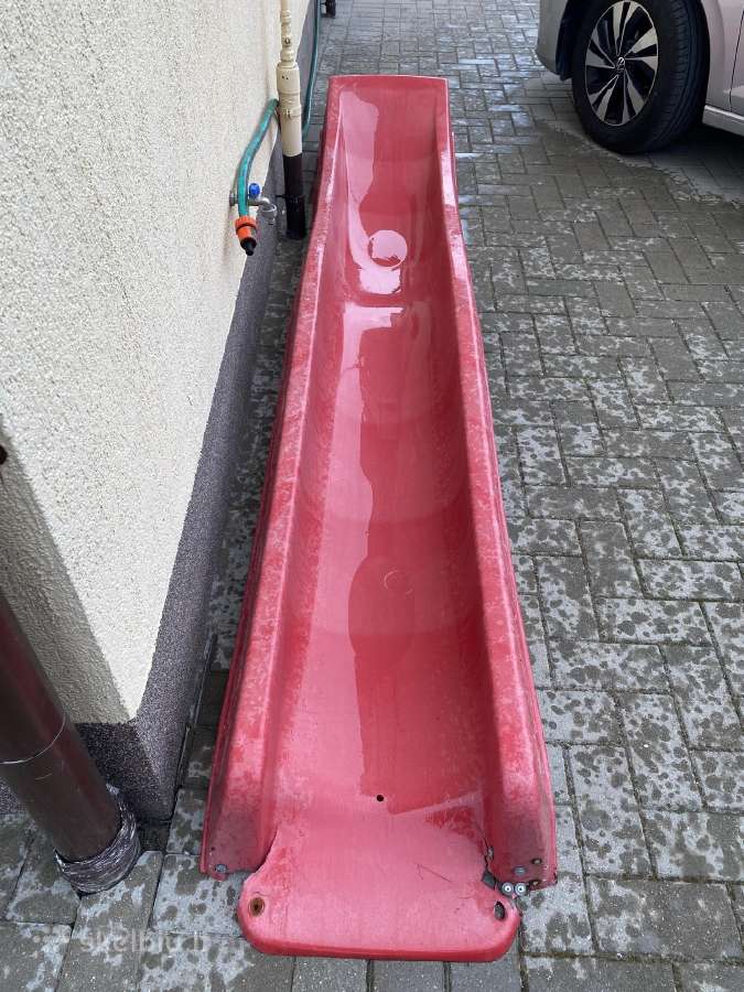 Raudona čiuožykla 300 cm